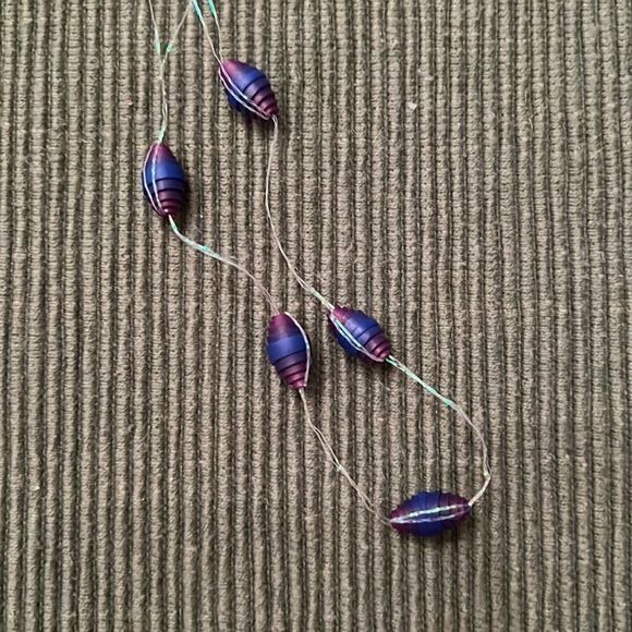 Two handmade vintage necklaces and a pair of earring the beads are made of paper - Picture 4 of 9